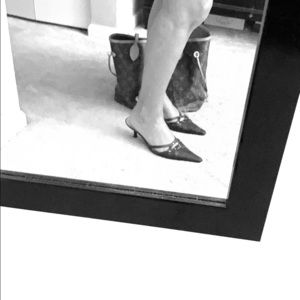 Pointed toe black mules